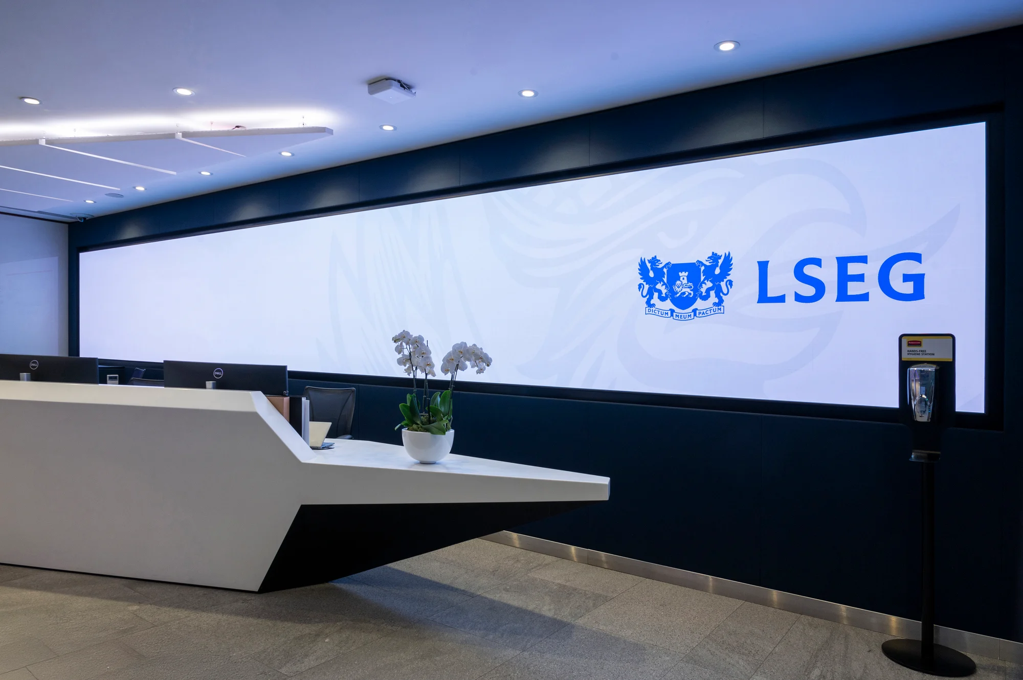 LSEG Data Analyst job opportunity in Bangalore with data management, analysis, and reporting responsibilities.